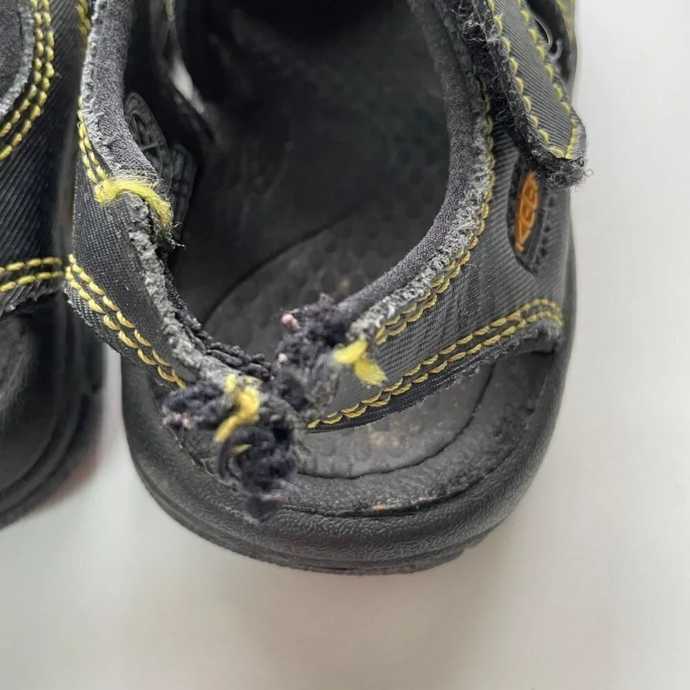 Keen Black Closed Toe Hiking Sandals Unisex Toddler Size 10 Waterproof FLAW